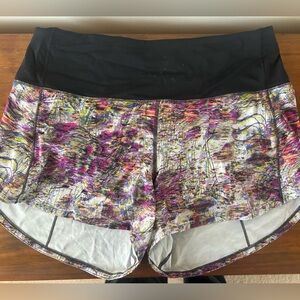 Speed Up Mid-Rise Shorts 4”